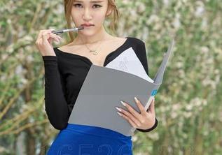 爱丝最新款作品：发型师，我是你头上的强制服务！