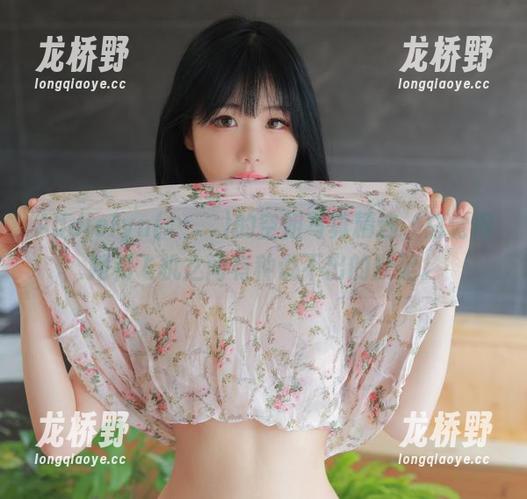 Addielyn(에디린)的空姐写真精选，总觉得她和飞机之间有种说不出的默契。
