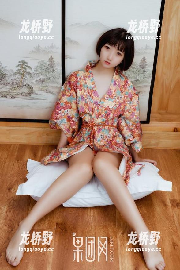 GIRLT果团网 - 黄歆苑的秘书画像：这不是普通的写真，是一种“嗷”的状态