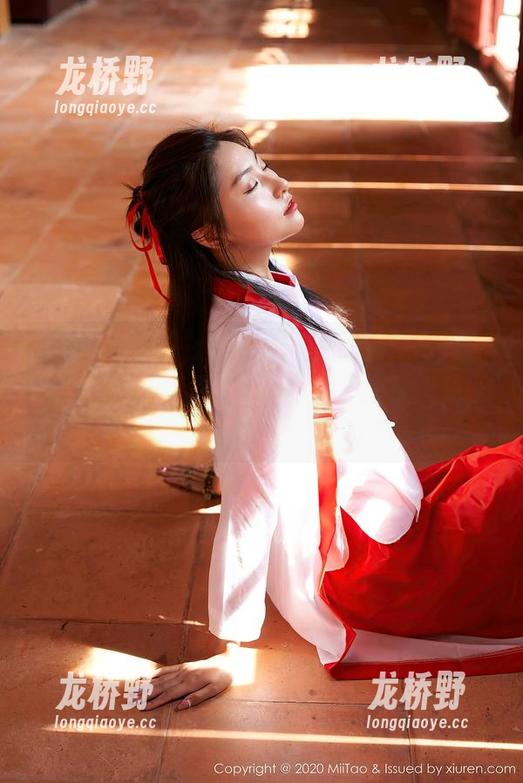 MiiTao蜜桃社-李宝宝 MiiTao蜜桃社 - “李宝宝的镂空写真:你会不会就在这不经意间被击中!”见证了一种何等的优雅。