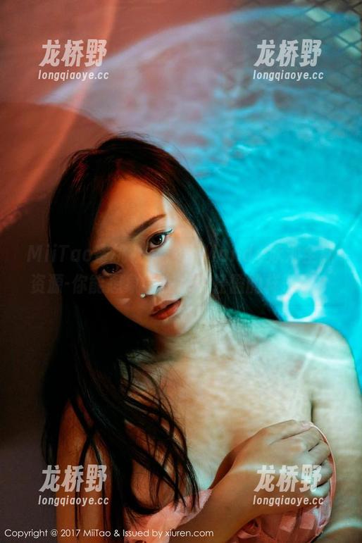 MiiTao蜜桃社-静香Mandy MiiTao蜜桃社 - 静香Mandy泳池全新资源-你能想象她在水中轻盈的样子嘛?
