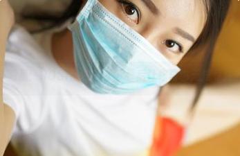 白色丝袜图集：ROSI的作品，下载后让你再也无法专注看其他！