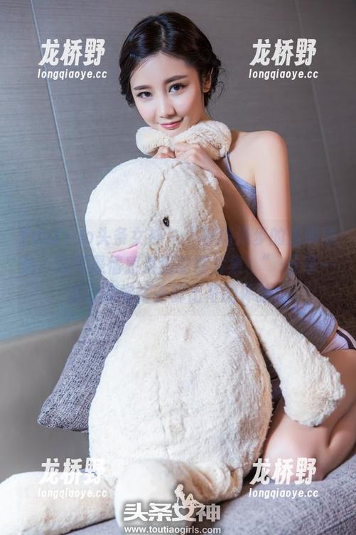 TouTiao头条女神 - “神琦泽步的透明表达：这可是情感洪流的照片集！”-分享一次让你觉得新鲜出奇的体验。