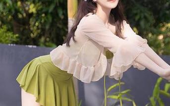 Xiuren秀人网 – 免费下载这组FoxYini孟狐狸的女孩写真，保准你的朋友圈炸裂。