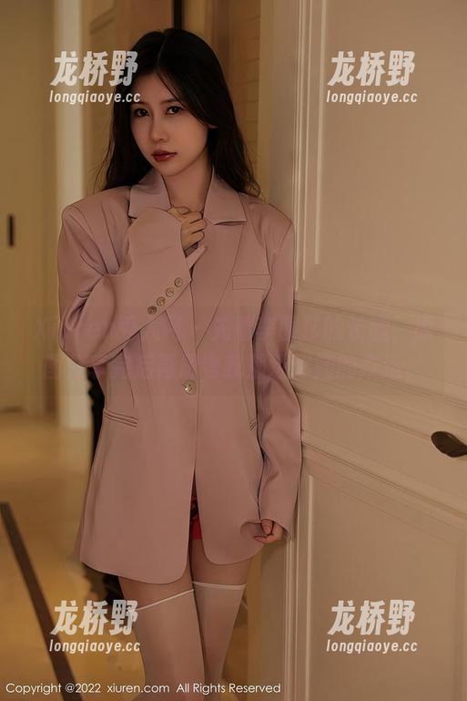 Xiuren秀人网-李丽莎 Xiuren秀人网 - 先看李丽莎的长腿,原图分享完后再思考我那迷你腿的命运。