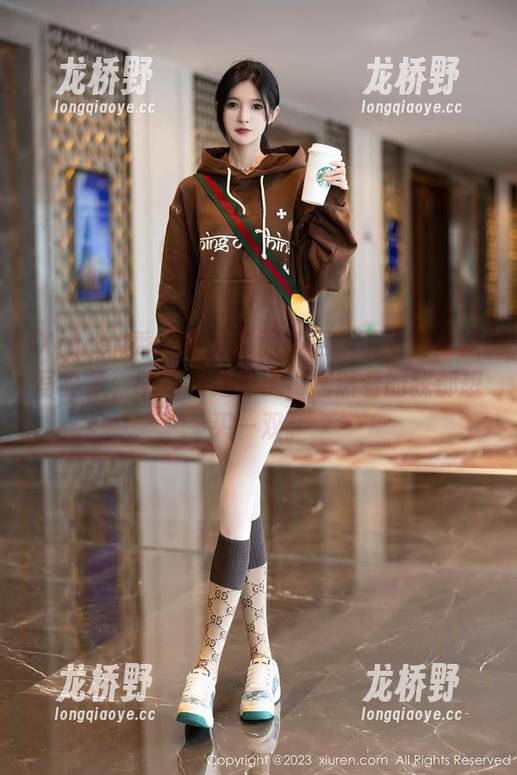 Xiuren秀人网 - 李丽莎更新了新的棉袜写真集，明明只是袜子，居然看的我都想买一双。