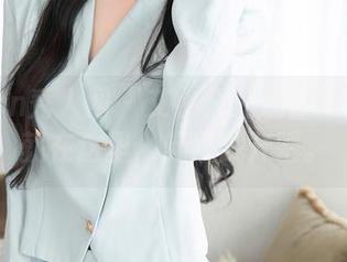 Xiuren秀人网 – 艾小青在线合集：女王就在这里，赶紧戳开吧。