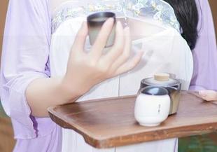 Xiuren秀人网 – 又一组私拍！菲儿beauty把JK变成了家里的流行趋势，真有意思。
