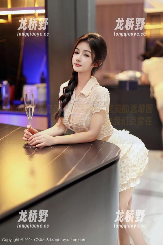 YouMi尤蜜荟-Yumi尤美 YouMi尤蜜荟 - 此次Yumi尤美的透明图包,好希望她也霓虹一下,给我们点实在的东西。