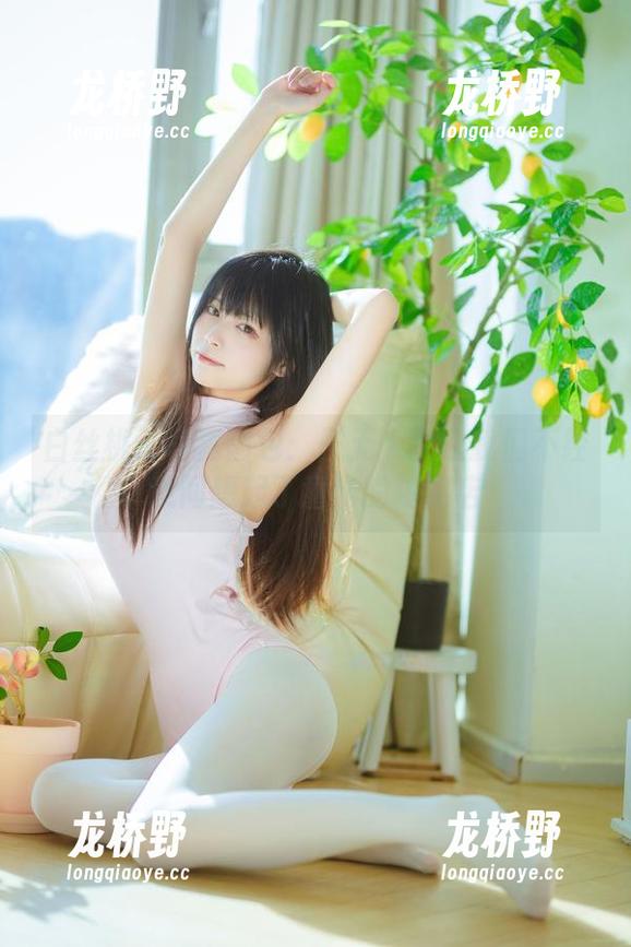 三无人型 白丝桃子写真图包:三无人型让我们不经意间想起了童年的糖果店