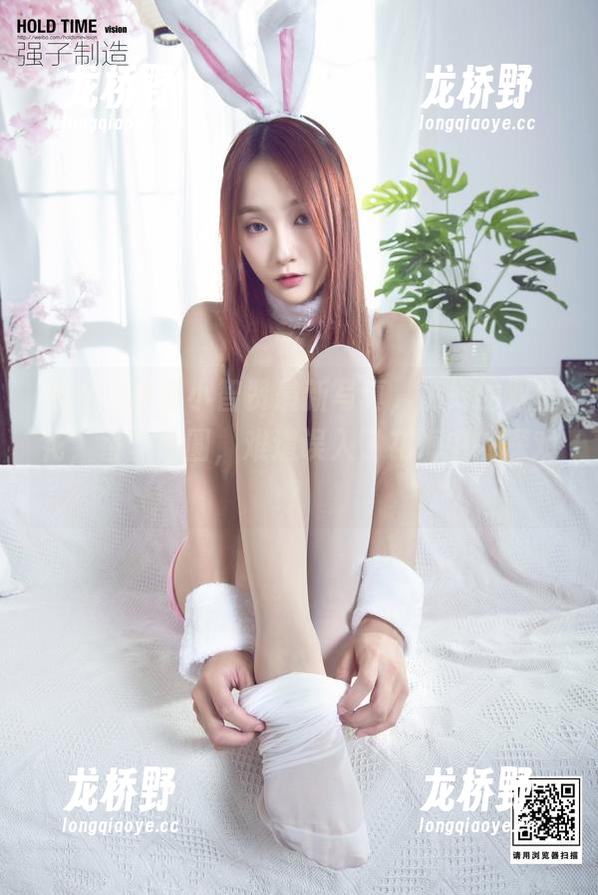丽柜-小智贤 丽柜 - 来看小智贤最新写真,说好的双生花,香丝情圆,难道误入了花海中的深戏?