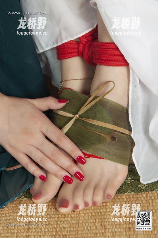丽柜 - 文欣的私拍：原图也能开花，野玫瑰都嫉妒她了！