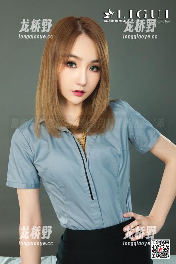 丽柜 - 图包精选：甜甜用制服表达的‘乖巧’与‘调皮’！
