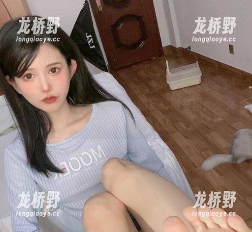 倦倦喵 不得不说,这“倦倦喵”的定制图集里,少女的气质太让人分心!