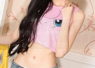 克拉女神 - 菲菲的校服浪潮—当清纯碰上时尚,美图里充满了意外的萌点。