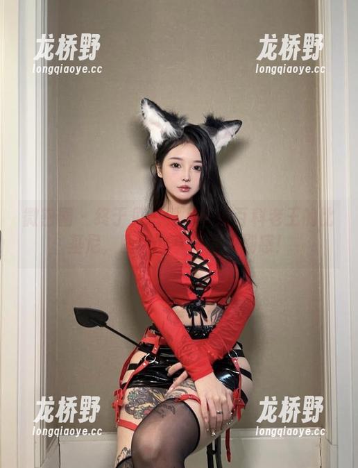 卡通百科老王 微密圈 - 终于见识到了卡通百科老王的比基尼,图包分享充满戏剧感!