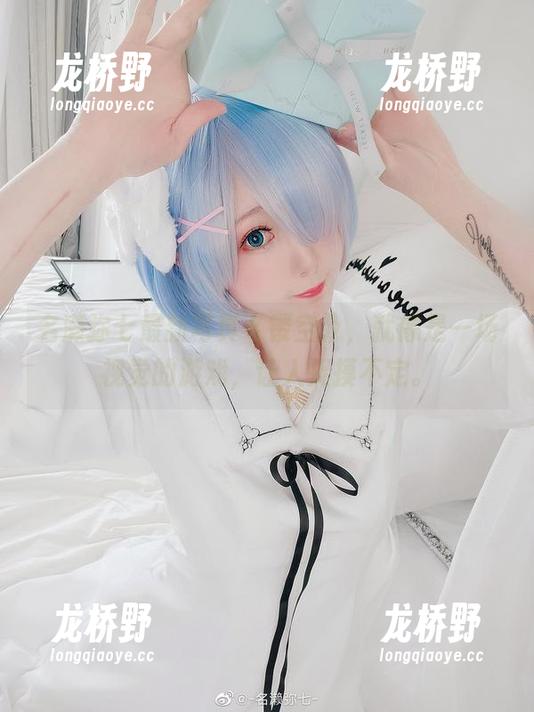 名濑弥七最新写真《镂空》，就像是一场视觉的游戏，让人捉摸不定。