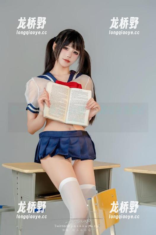 咬一口兔娘 咬一口兔娘穿上cos服,美脚在合集里任性展现!