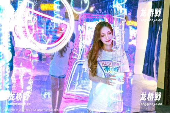 嗲囡囡-Egg_尤妮丝 嗲囡囡 - 换个角度看教室——Egg_尤妮丝的写真分享很不一般