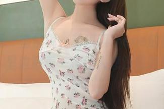 嗲囡囡 – 悄悄说，萌琪琪Irene的比基尼图包，里边藏着一种让人想浅唱的轻快。