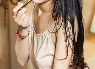 头条女神 - 看小晴子的白衬衫,完全是恍惚状态
