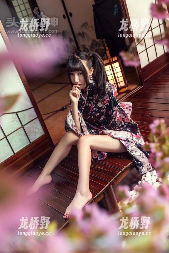 头条女神 - 浏览李丽莎的“爱的箴言”：原图中的意味，图片不经意却好抓眼。