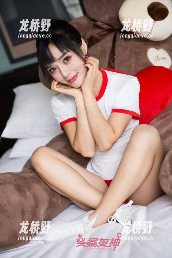 头条女神 - 一组外表诱惑的写真，陈怡曼用内衣套图发出邀约，却不太想被拒绝吧？
