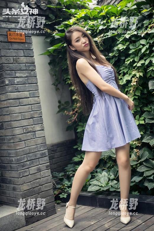 头条女神 - 高韩菲的作品，光影交织下的“裤里丝”，这种搭配也太迷人了吧？