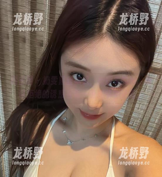 奶雯 微密圈 - 奶雯黑丝袜照,新版本的她,难以拒绝的诱惑在每一处细节中流露。