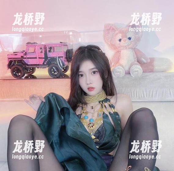 小小奶瓶儿的妹妹，私房写真中你还见过这么可爱的吗？