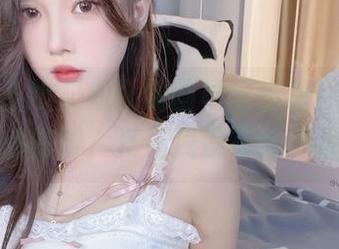 姐姐在小小奶瓶儿的画框里走动，这套图真心懿博，反正我没有太多期待