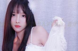 小小奶瓶儿图包：吊带带你凡尔赛旅行，撩得专业！