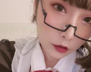 注意！小泉学姐吖的可爱私拍来了，脑中已开始满是泡泡