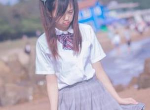 看小野妹子w的长腿写真，真想用耳朵去丈量那份轻盈！