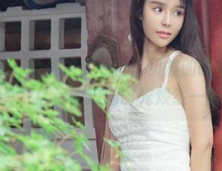 尤果网 - 给你温柔一击,贝拉的睡衣福利写真,让你的追剧时光焕然一新!