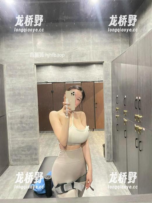 微密圈 - 连衣裙的梦境，左公子666的私拍，美图里似乎隐约还藏着波动。