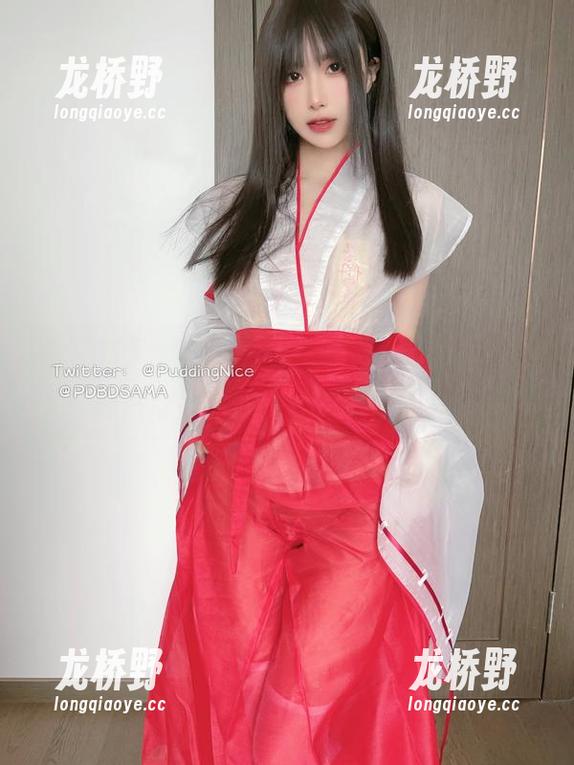 布丁大法 当“布丁大法”cos变成冰糖雪梨,她的照片让我一时间惨遭口水围攻!