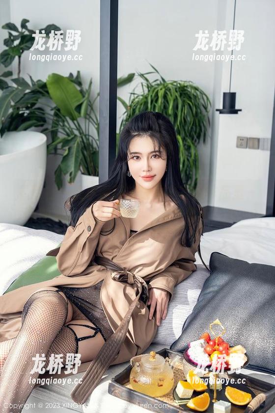 星颜社-李丽莎 星颜社 - 在李丽莎的连体衣写真作品里,我的视线总是被绑架,根本停不下来。