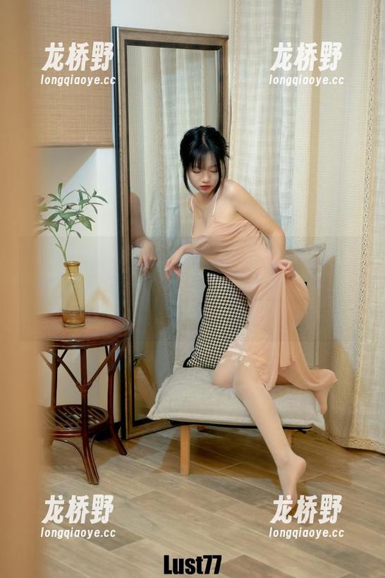 柒柒要乖哦又来了，最新的校服写真，不禁让我想说：这年头，校服也能这么有灵气？