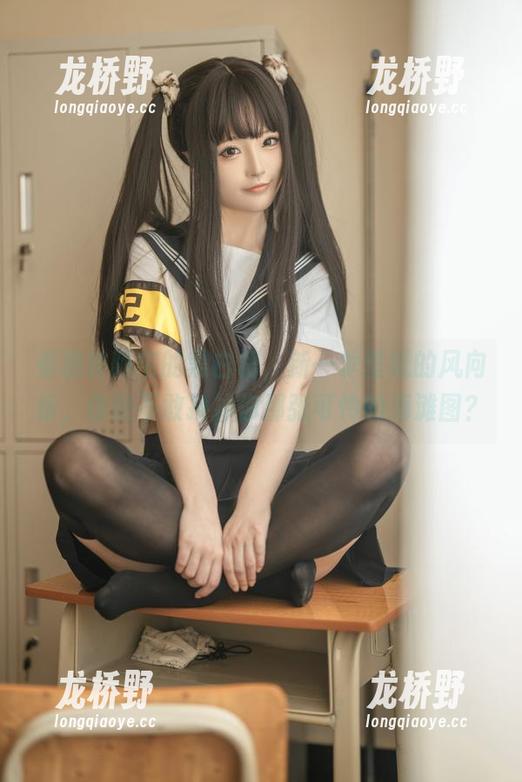 桃良阿宅 看桃良阿宅的黑白裙,新一季壁纸的风向标,你敢不敢换掉你那张可怜的海滩图?