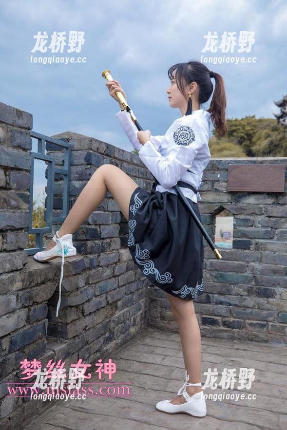 梦丝女神-苏沐 梦丝女神 - 苏沐的笔直细腿,精选个性,一种透过镜头都能让人瞄过来的感觉。