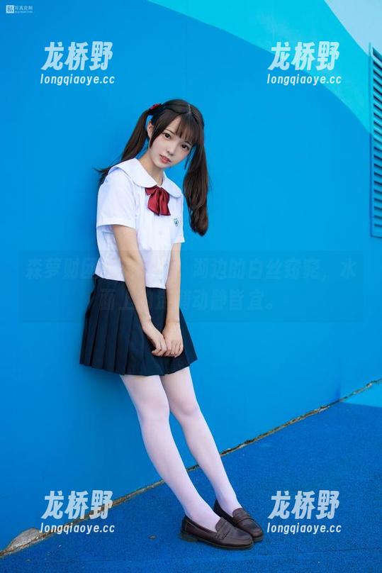 森萝财团 森萝财团在线写真:湖边的白丝窈窕,水面上的涟漪动静皆宜。