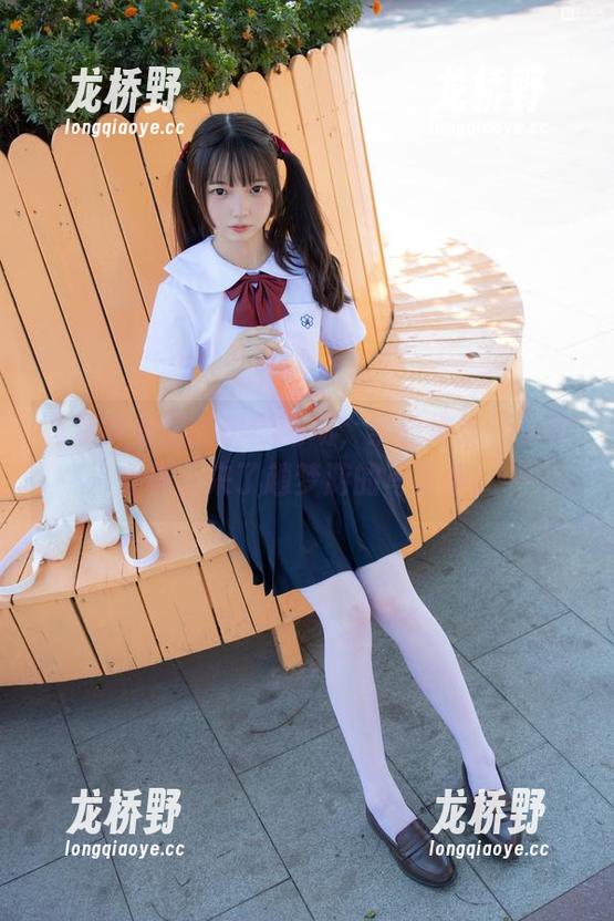 在森萝财团的摄影剧场，黑丝细腻，少女穿梭，来了趟梦游的写真集。