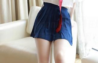 模范学院 – 鲍妮boonie的美图在这里，白色的她照镜子会想什么呢？