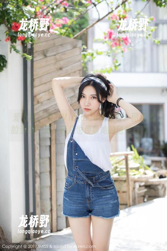 爱蜜社 - 果儿Victoria的泳衣：图库里的清凉一夏，云朵也羡慕她的随性态度。
