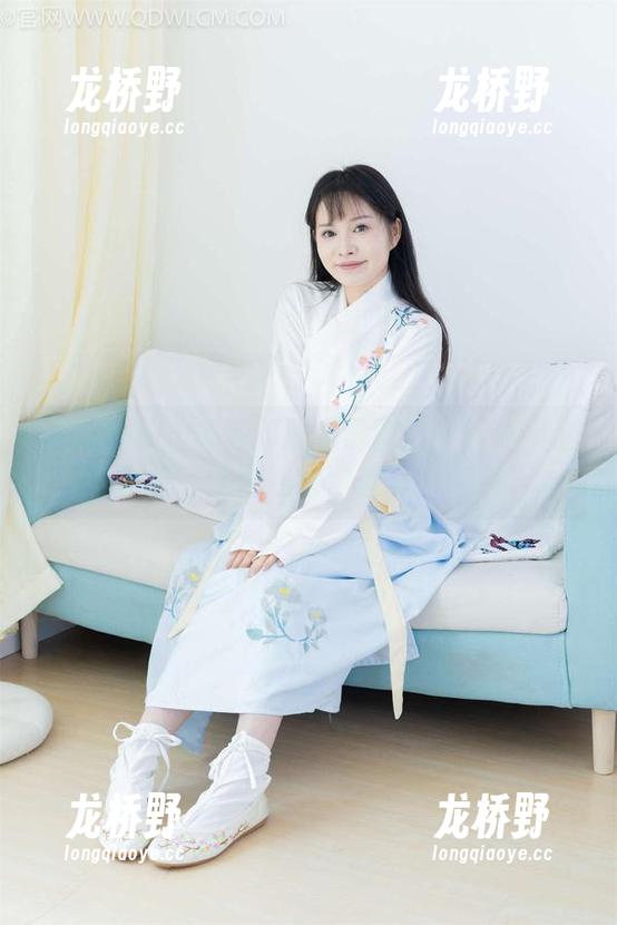 物恋传媒 - 小昭制服私房图包：点滴小心思藏在袖口里。