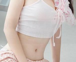 你见过猫九酱的天台写真吗？一不小心就融化了我的注意力…