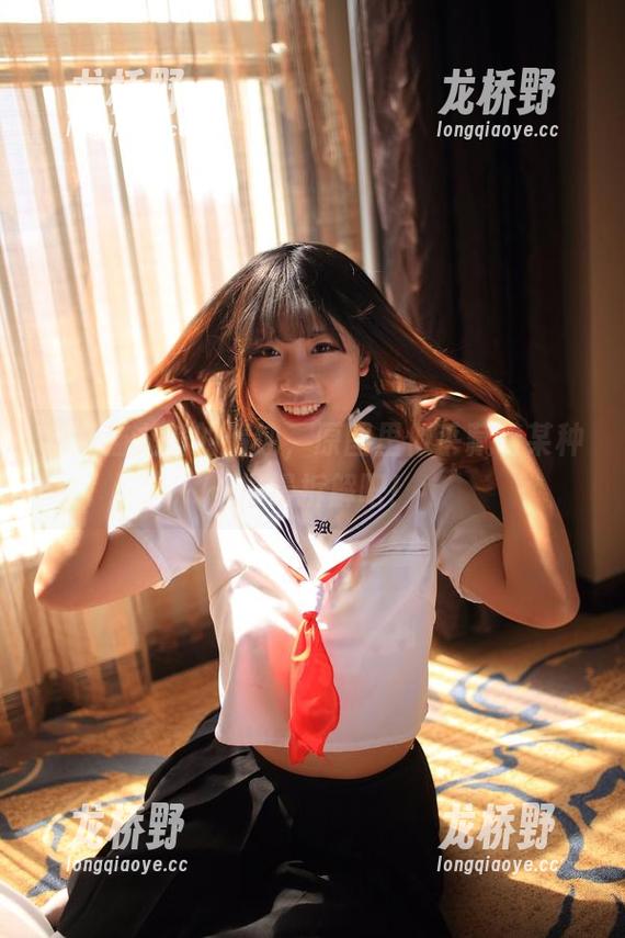 看着猫九酱的清纯，原图里似乎藏着某种…慢慢拆解吧！