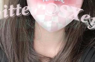 不可思议！眼酱大魔王w的粉色条纹袜作品让人在思索。