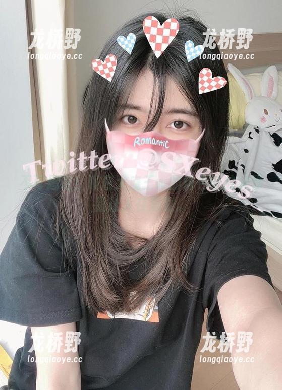 不可思议！眼酱大魔王w的粉色条纹袜作品让人在思索。